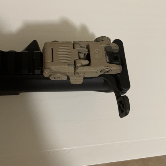 10.5 inch upper with Midwest industries keymod foregrip. Holosun Hs403 2 Moa dot - Picture 4 of 5